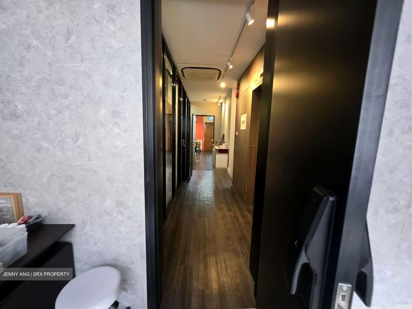 Hongkong Street (D1), Office #582276041